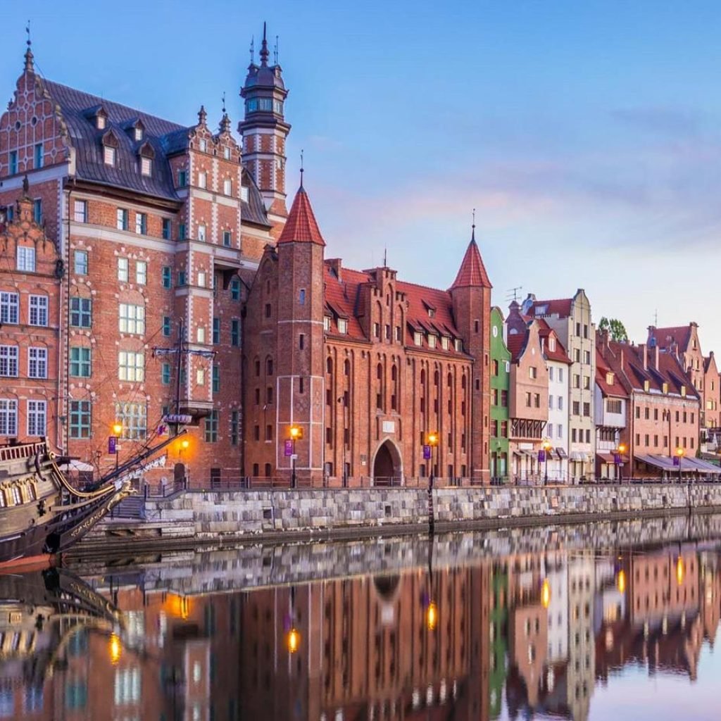 Page header Old Town Gdansk Poland shutterstock1180380538